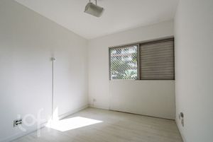 Image 19 - 428275