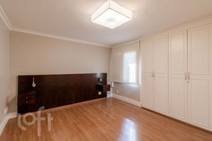 Image 21 - 429700