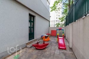 Image 29 - 429700