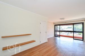 Image 31 - 431045