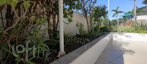 Image 6 - 431932