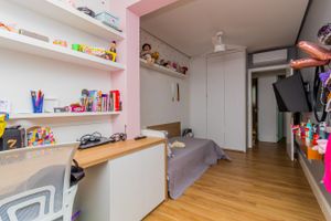 Image 19 - 4325