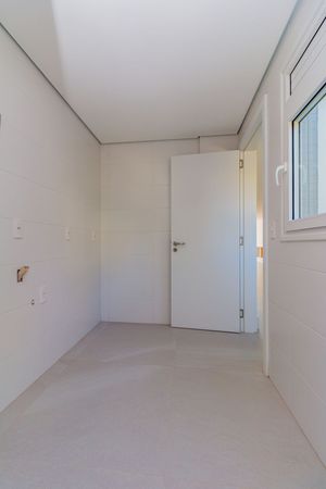 Image 25 - 434437