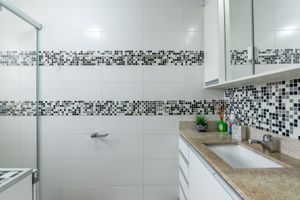 Image 11 - 436640