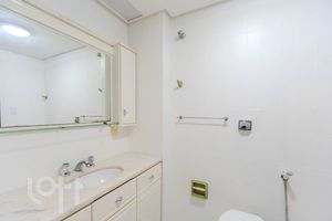 Image 13 - 443698