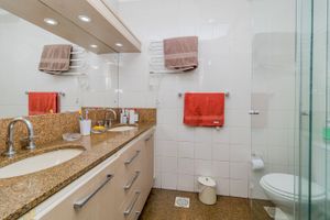 Image 17 - 444319