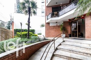 Image 17 - 446670
