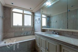 Image 14 - 446743