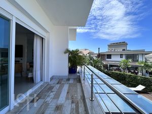 Image 17 - 447271