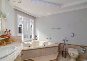 Image 19 - 447283