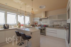 Image 13 - 457991