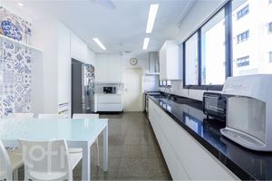 Image 19 - 468375