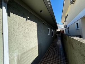 Image 18 - 471582