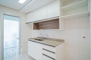 Image 17 - 472541