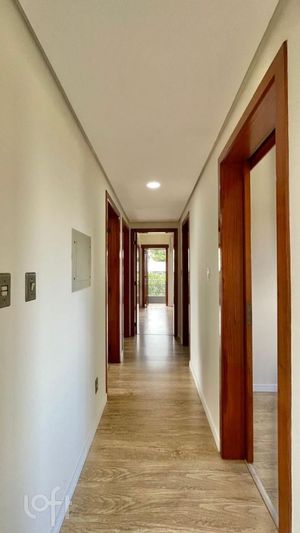 Image 11 - 477000