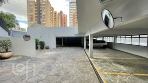 Image 52 - 477000