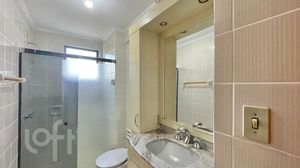 Image 15 - 477000