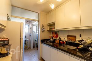 Image 11 - 481118