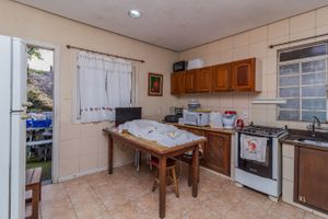 Image 11 - 484675