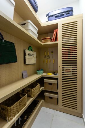 Image 8 - 485980