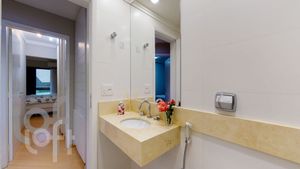 Image 4 - 486867