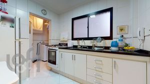 Image 10 - 486867