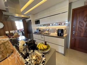 Image 11 - 487322