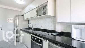 Image 19 - 490524