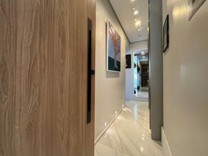 Image 10 - 497947