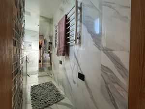 Image 14 - 497947