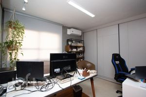 Image 29 - 527029