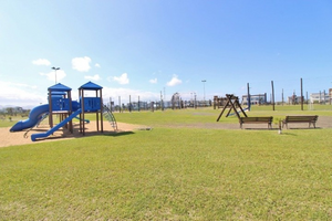 Image 33 - 527516