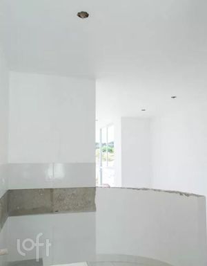 Image 6 - 527867