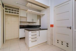 Image 11 - 528618