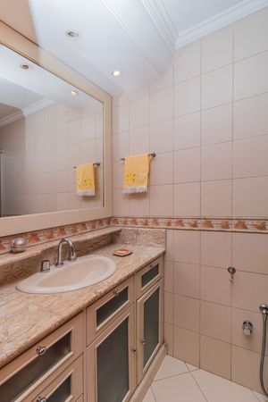 Image 10 - 547863