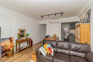 Image 3 - 548299