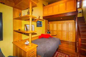 Image 37 - 549403