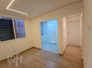 Image 8 - 549467