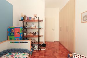 Image 27 - 550193