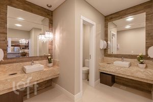 Image 35 - 551028