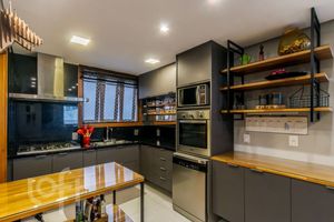 Image 10 - 551085