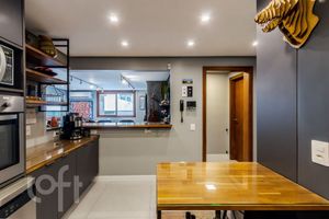 Image 9 - 551085