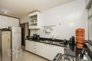 Image 5 - 551590