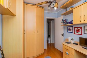 Image 17 - 551654