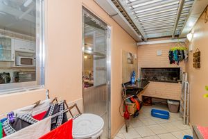 Image 36 - 551654
