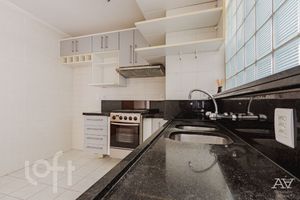 Image 17 - 551896