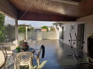 Image 12 - 554787