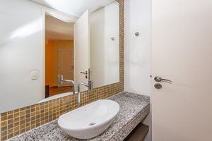 Image 9 - 554959