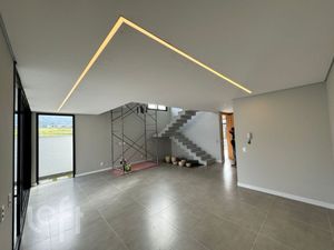 Image 21 - 555151