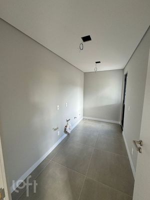 Image 15 - 555151